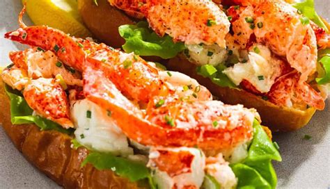  Lobster Roll:  Creamy Indulgence Meets Zesty Summer Delight!