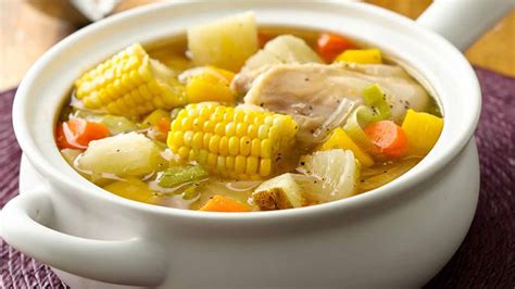  Sancocho de Gallina: Indulge in the Soul-Warming Harmony of Tender Chicken and Root Vegetable Medley!